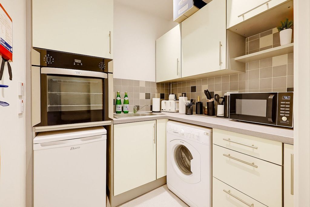 Property photo 3 of 6 Gallery