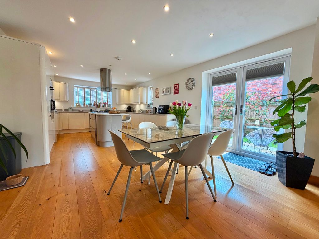 Property photo 3 of 32