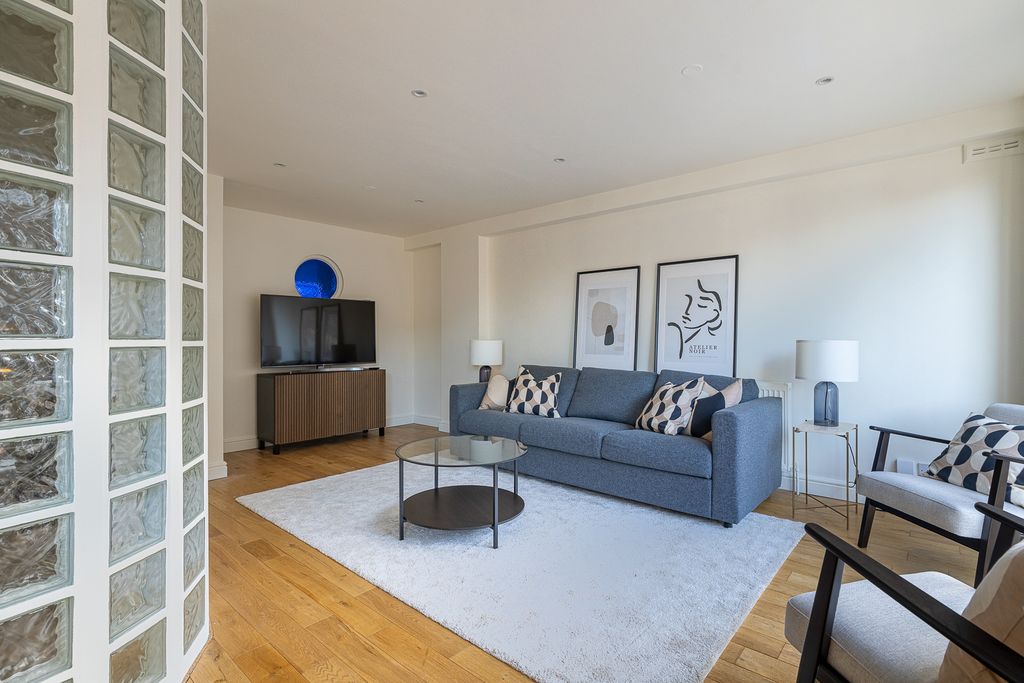 Property photo 3 of 18 Picture 3