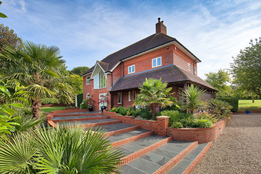 Property photo 1 of 19 Highview House