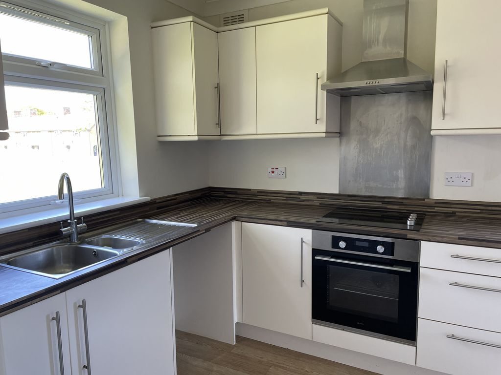 Property photo 3 of 9 Kitchen 