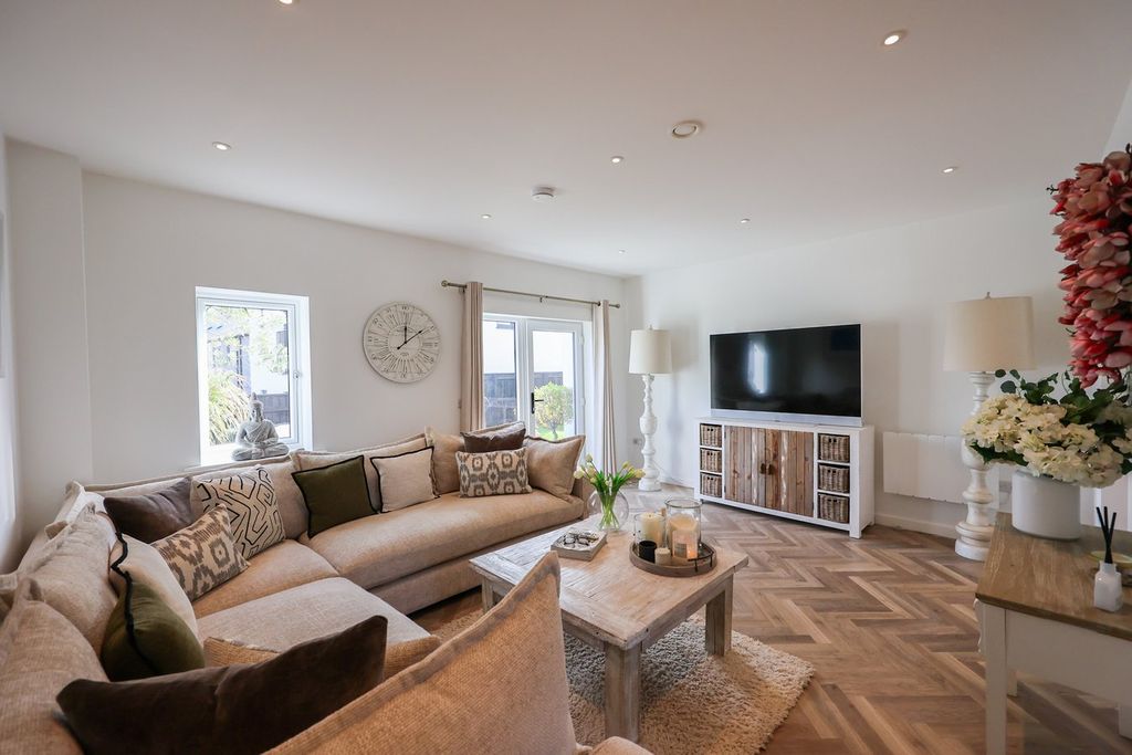 Property photo 3 of 24