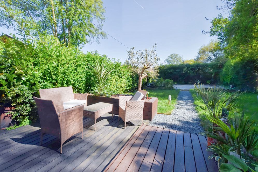 Property photo 2 of 28 Front Garden