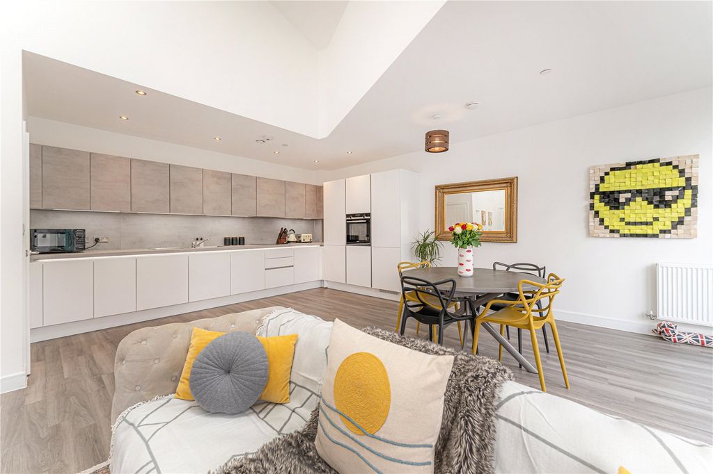 Property photo 3 of 23 Reception