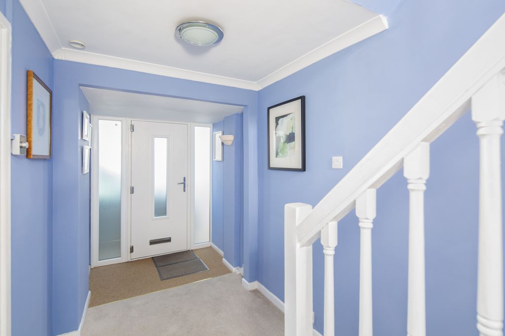 Property photo 2 of 20 Entrance Hall