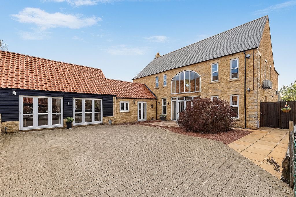 Property photo 1 of 21