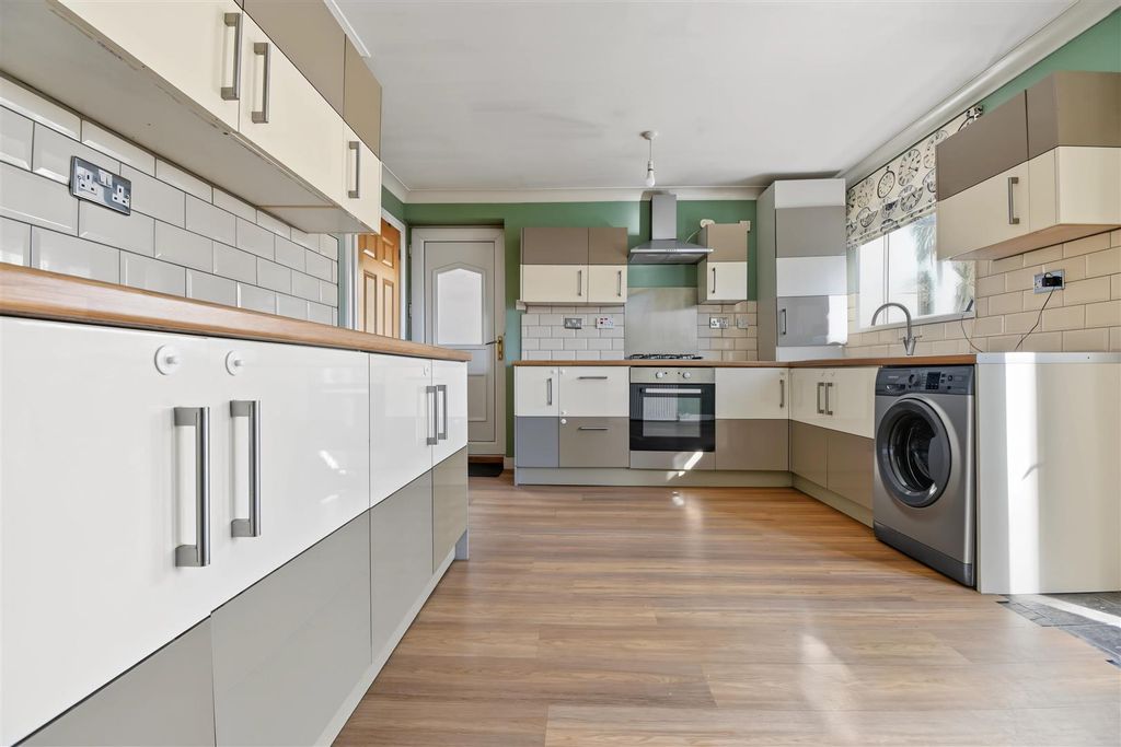Property photo 2 of 19 Kitchen Diner