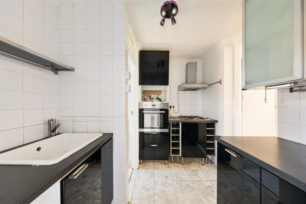 Property photo 3 of 29 Rensburg Road, E17