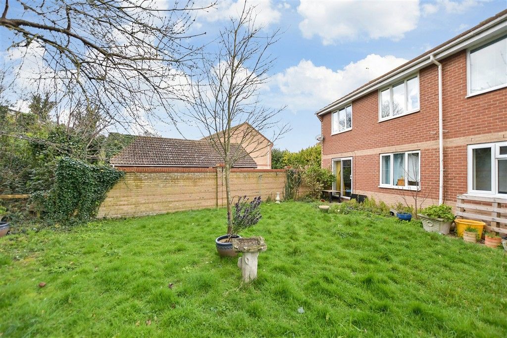 Property photo 3 of 9 Communal Gardens