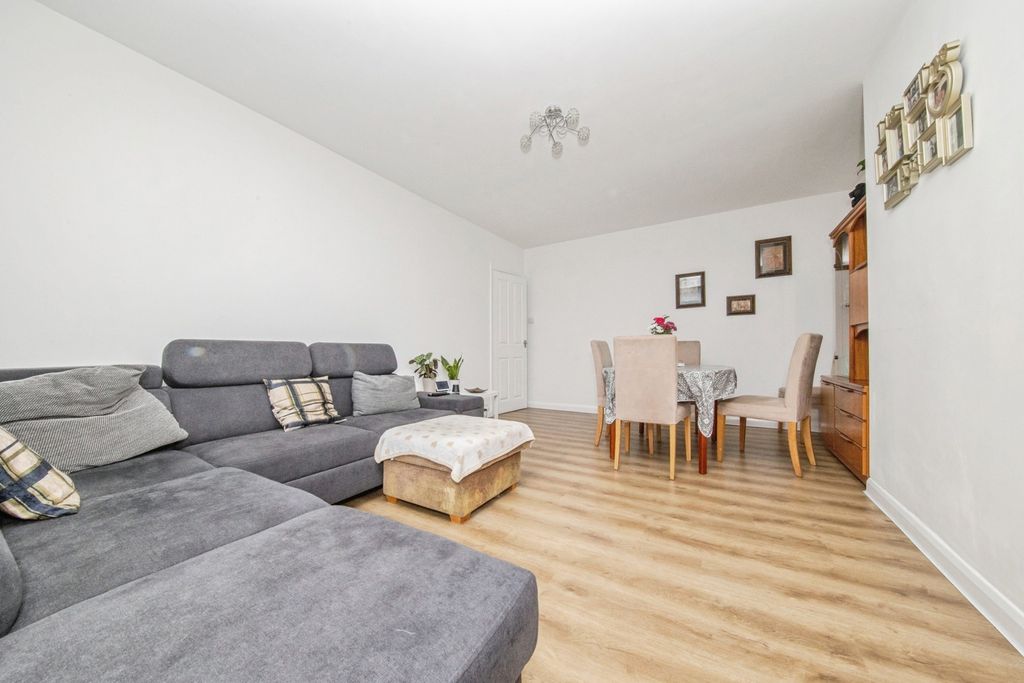 Property photo 2 of 19 Pbox-Img.Jpg