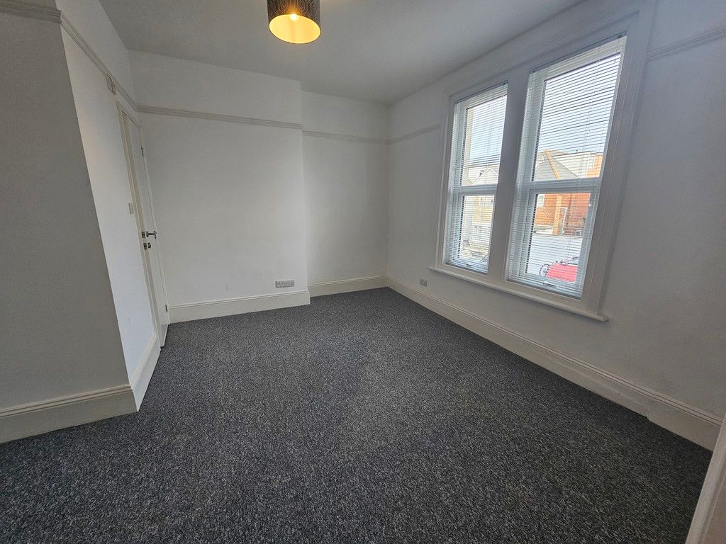 Property photo 2 of 8 5 Side