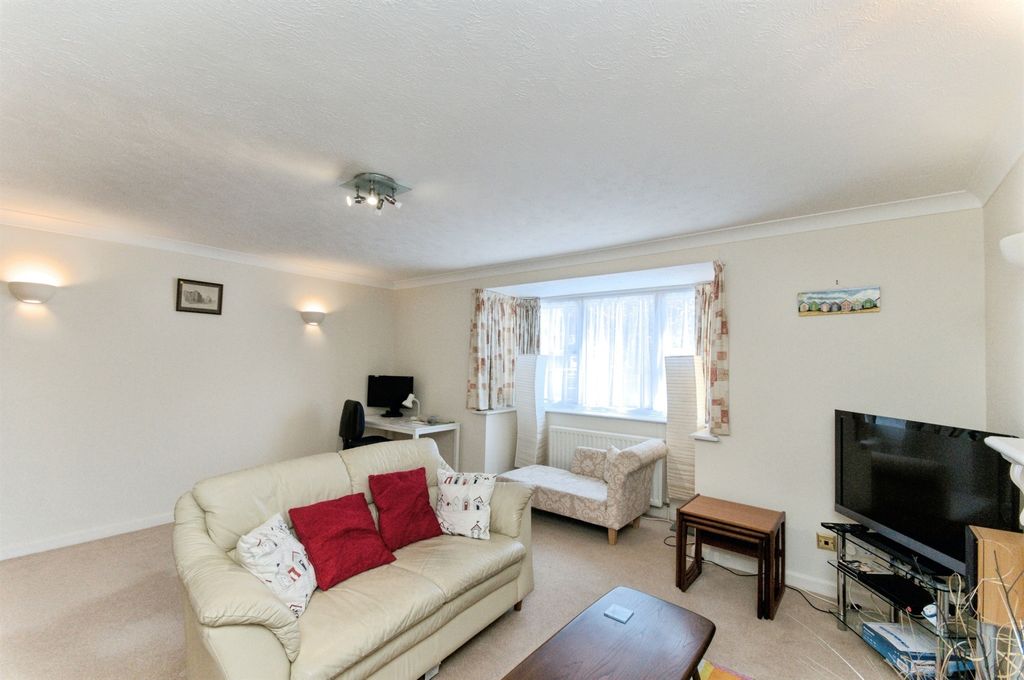 Property photo 3 of 18