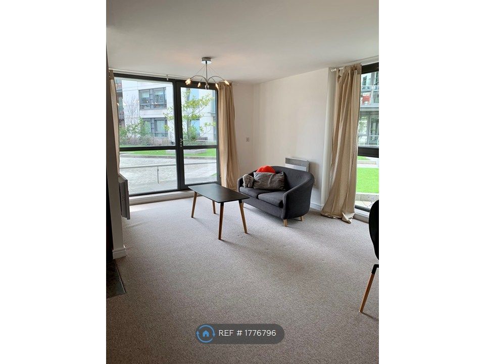 Property photo 3 of 11 Lounge