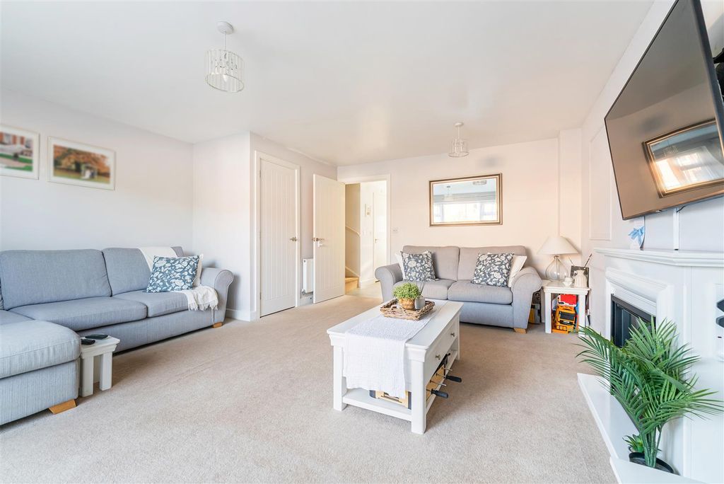 Property photo 3 of 17 Lounge/Diner