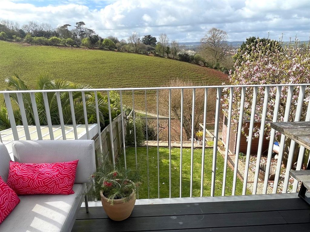 Property photo 3 of 28 Whitc 3.Jpg