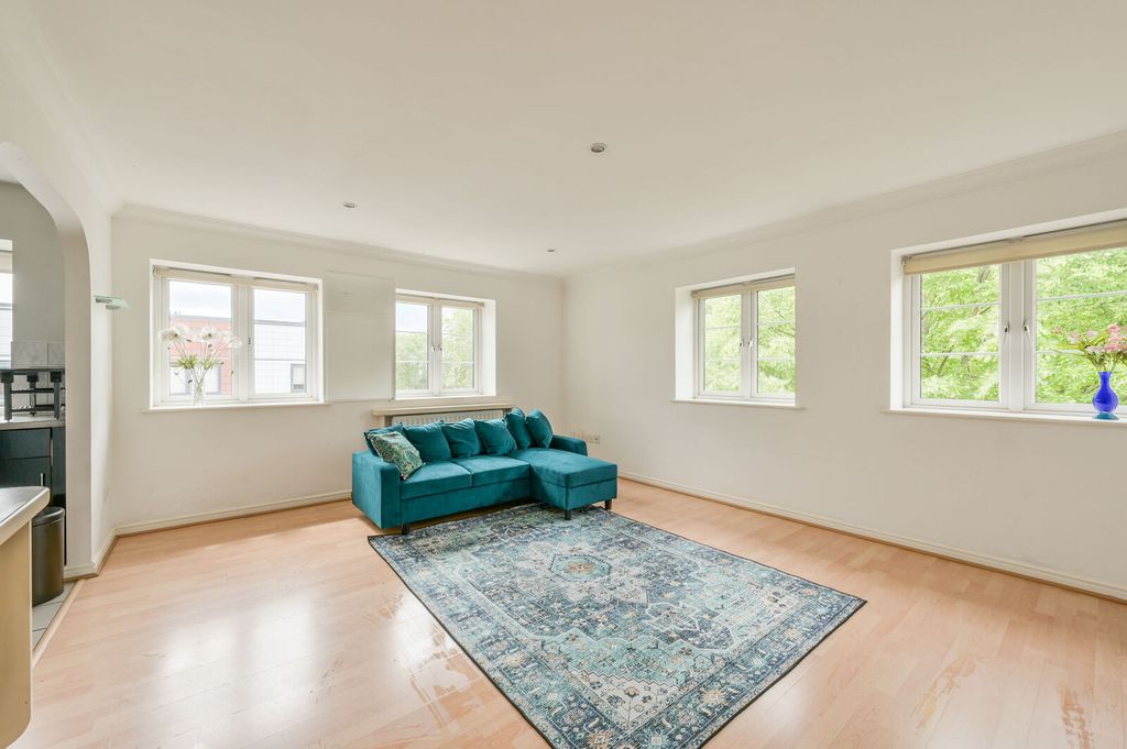 Property photo 3 of 9