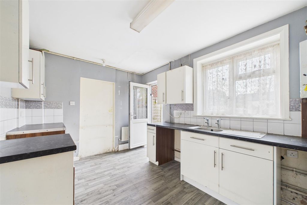 Property photo 3 of 13 Cam01894G0-Pr0243-Still014.Jpg