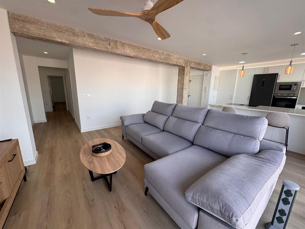 Property photo 1 of 23 Vaste Appartement Entièrement Rénové De 96 m² Avec Terrasse En Plein Centre-Ville Et À 50 m De La Playa De Levante À Santa Pola (Alicante) En Espagne