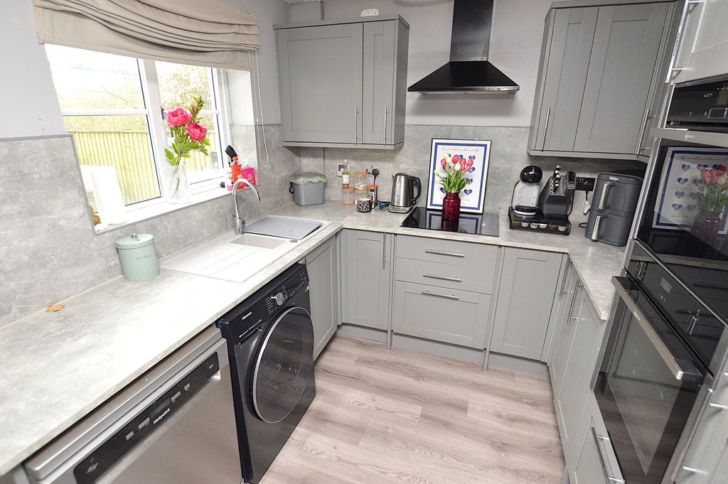 Property photo 2 of 13 Kitchen