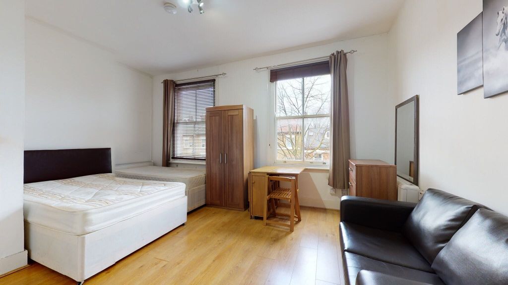 Property photo 1 of 8 Bedroom