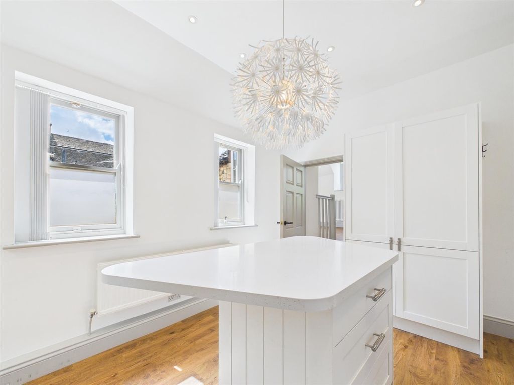 Property photo 3 of 10 Kitchen/Dining Room