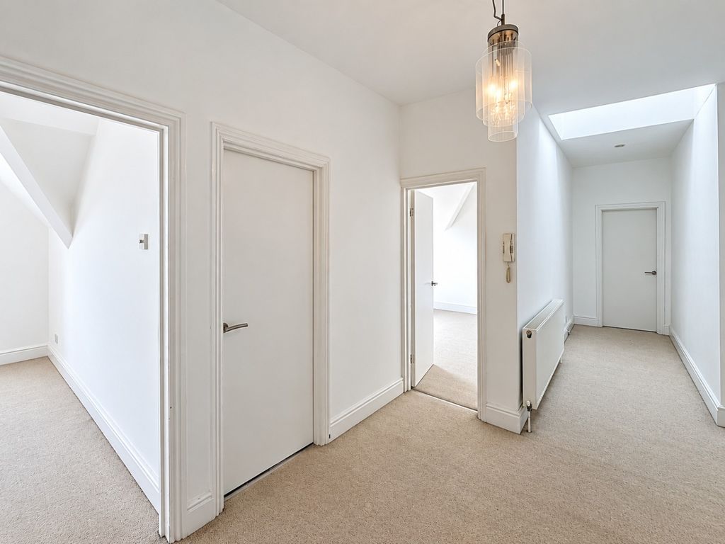 Property photo 2 of 9 4435573