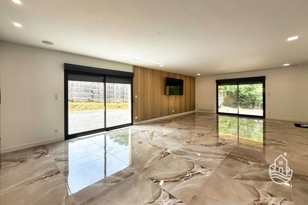 Property photo 3 of 10 Lvt246504025P156A5F4E3A3A6Aa