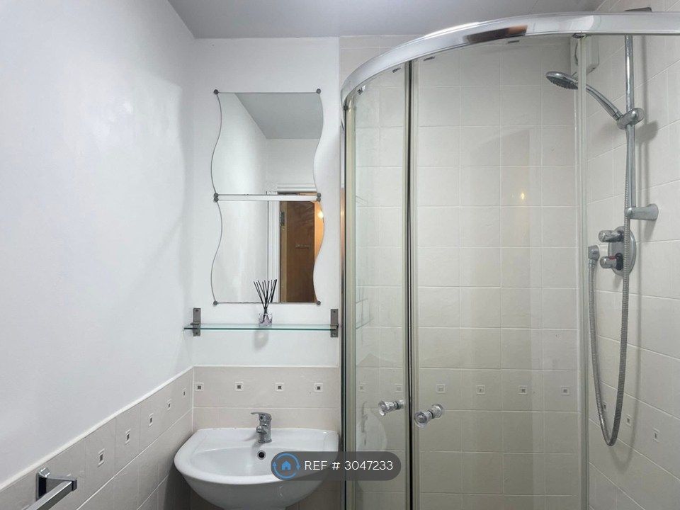 Property photo 3 of 20 Bathroom