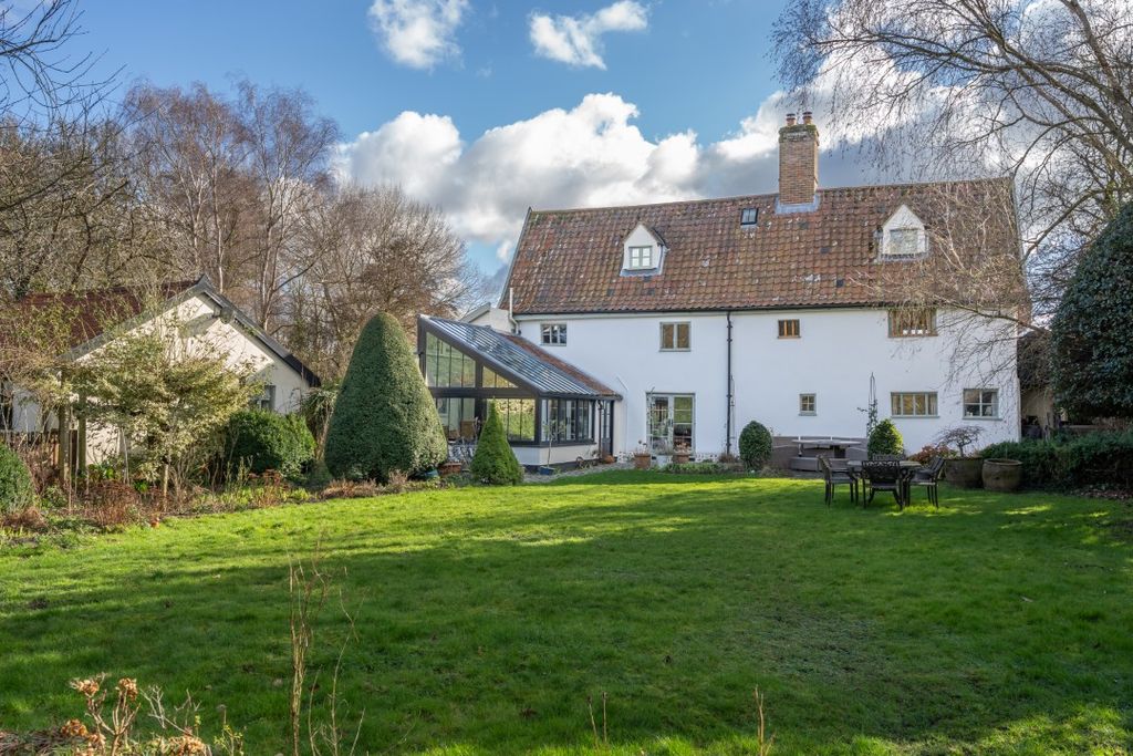 Property photo 3 of 37