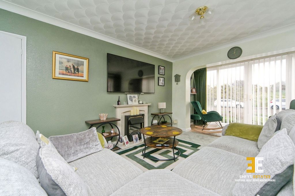 Property photo 2 of 21