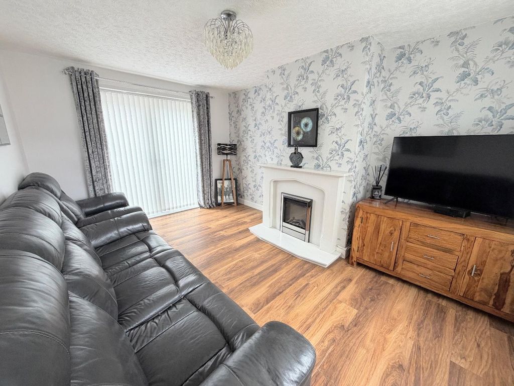 Property photo 2 of 10 Lounge