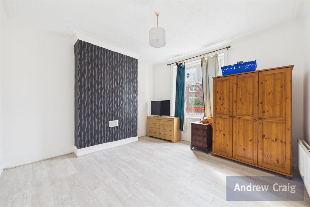 Property photo 3 of 5 Bedroom