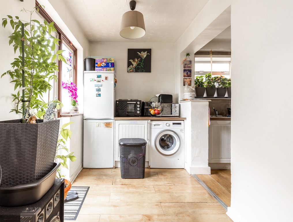 Property photo 3 of 8 Gallery