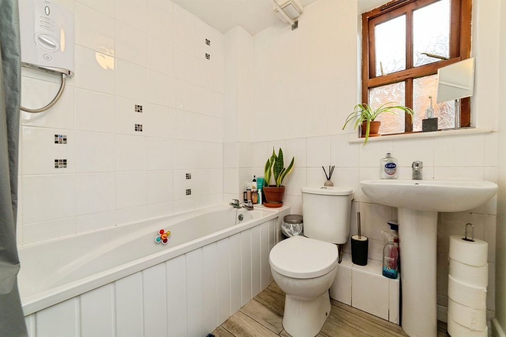 Additional image 14 of 1 bed flat for saleWhitehorse Street, Baldock SG7