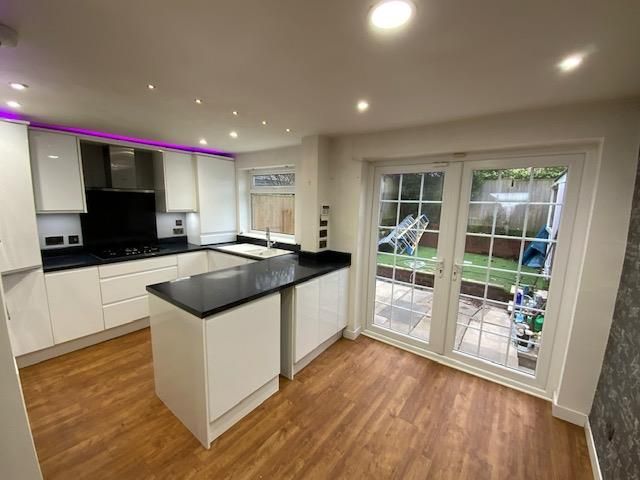 Property photo 2 of 10 Kitchen .Jpg