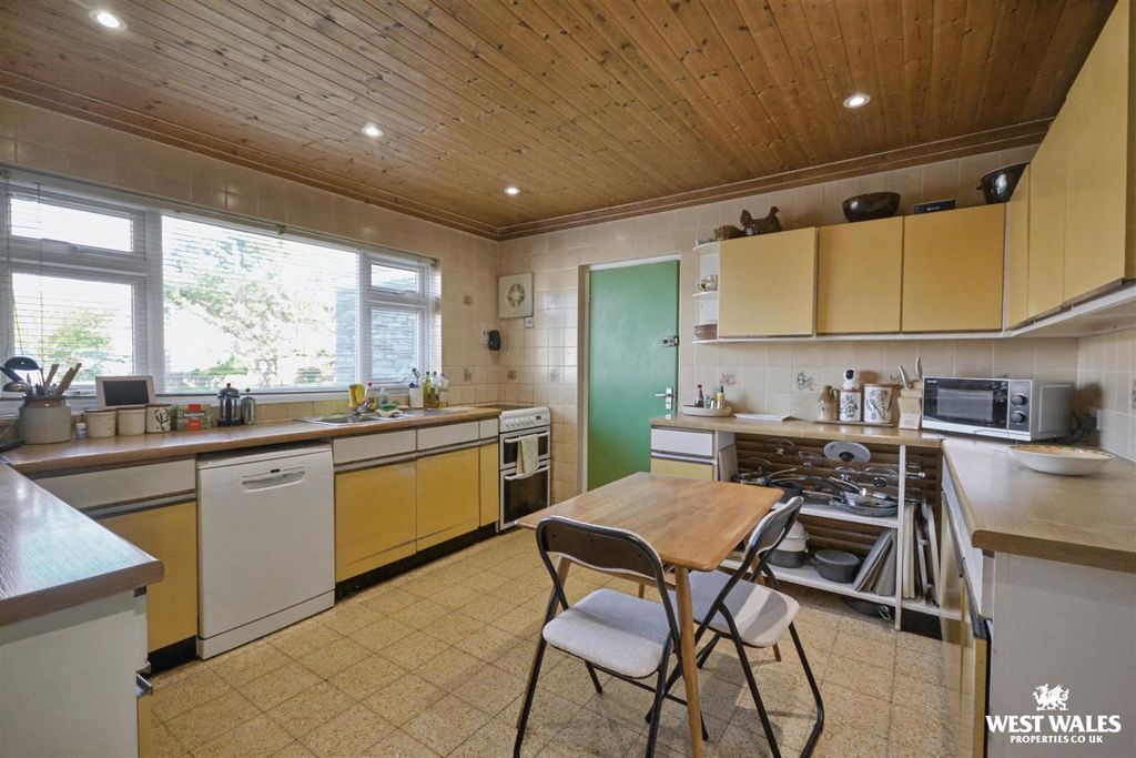 Property photo 2 of 27 Kitchen