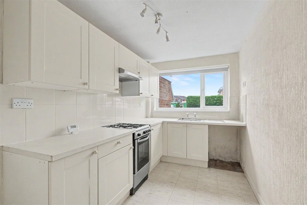 Property photo 3 of 14 Kitchen