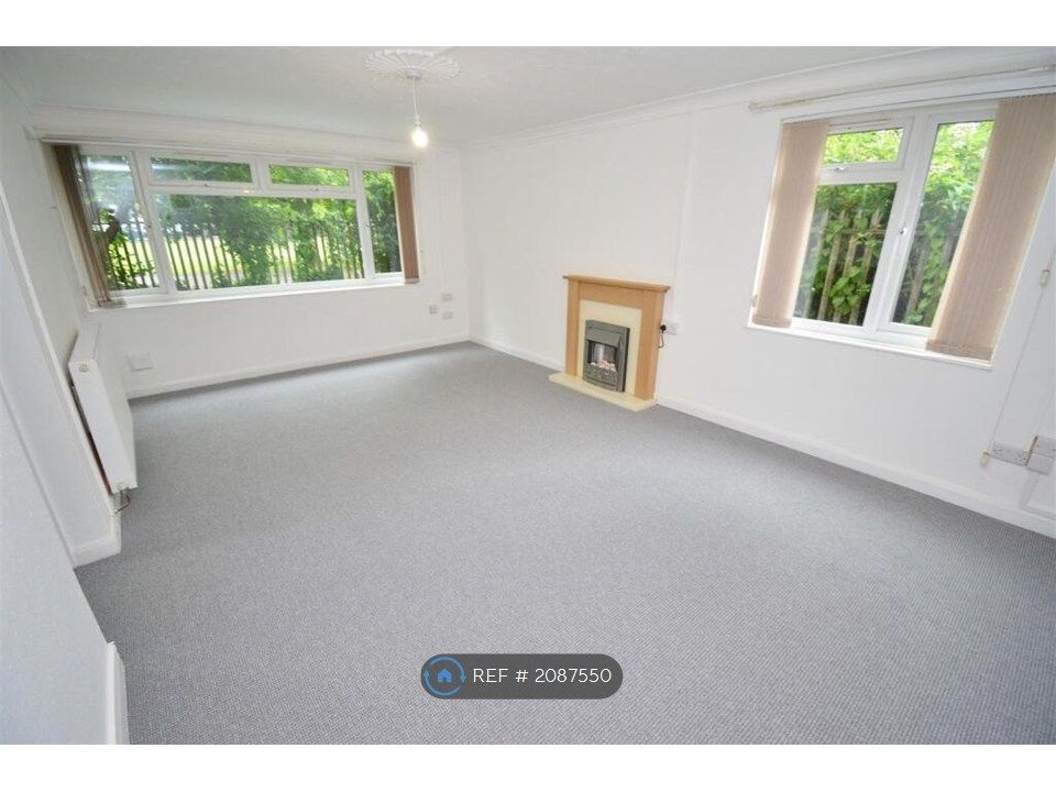 Property photo 3 of 10 Living Room