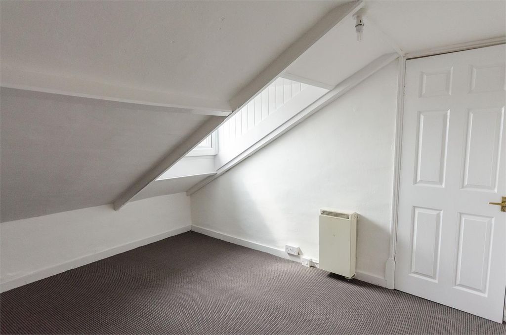 Property photo 3 of 10 3