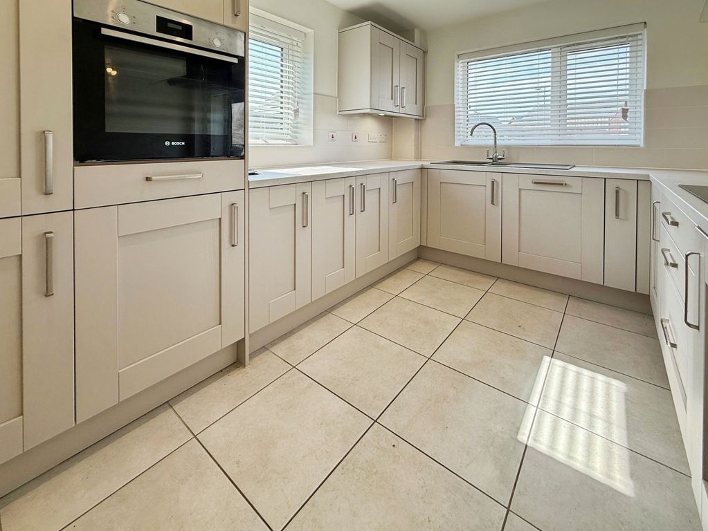 Property photo 3 of 13 Kitchen