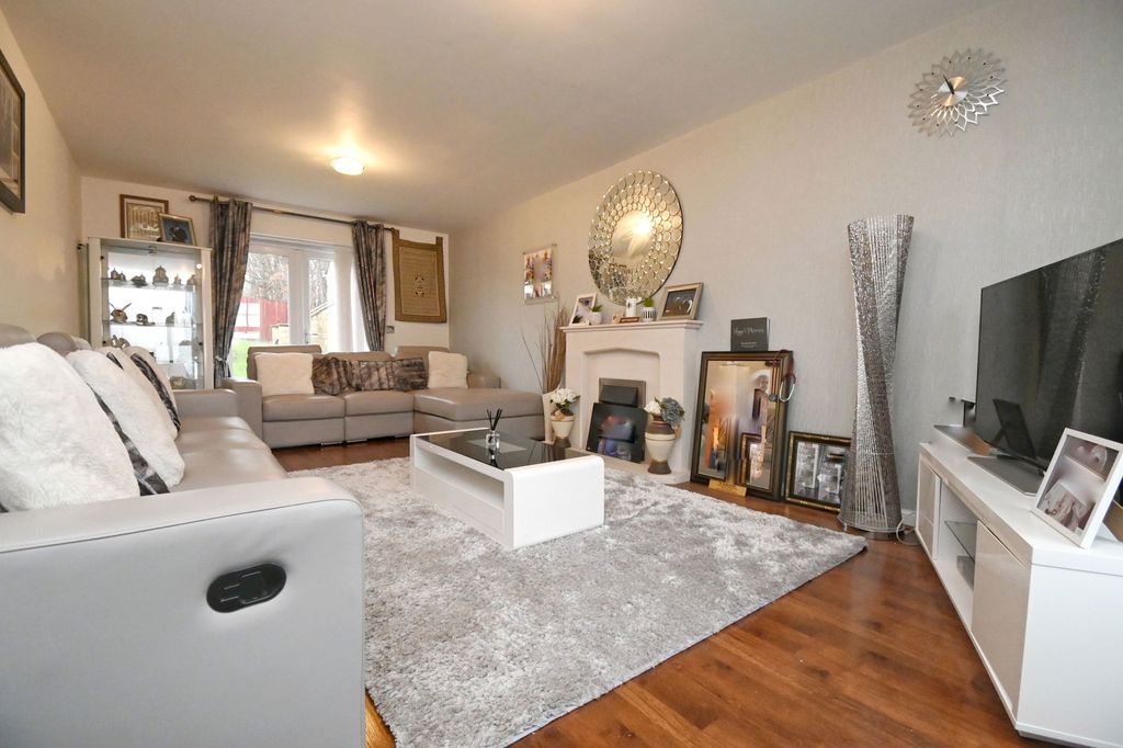 Property photo 2 of 25