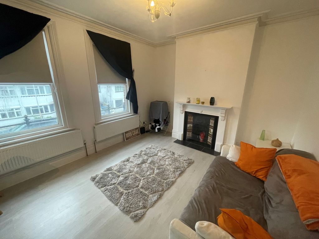 Property photo 3 of 7