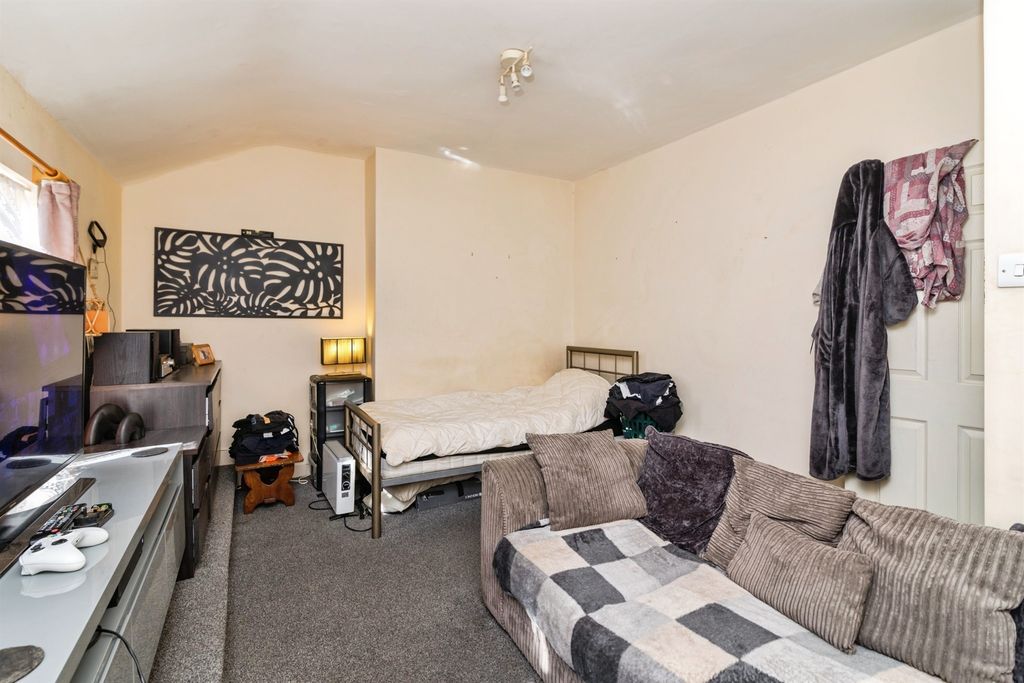 Property photo 3 of 17
