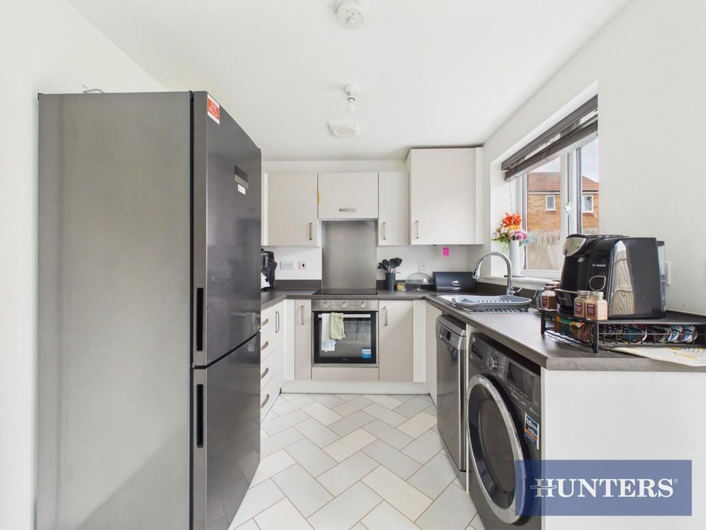 Property photo 3 of 12 Kitchen