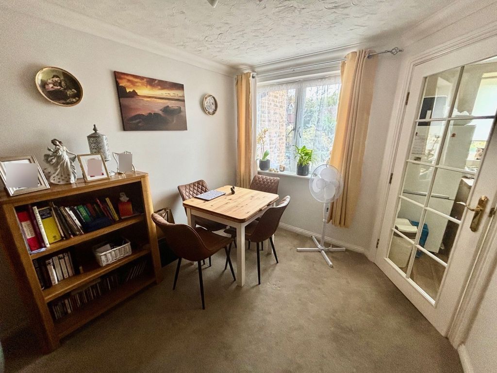 Property photo 3 of 6 Dining