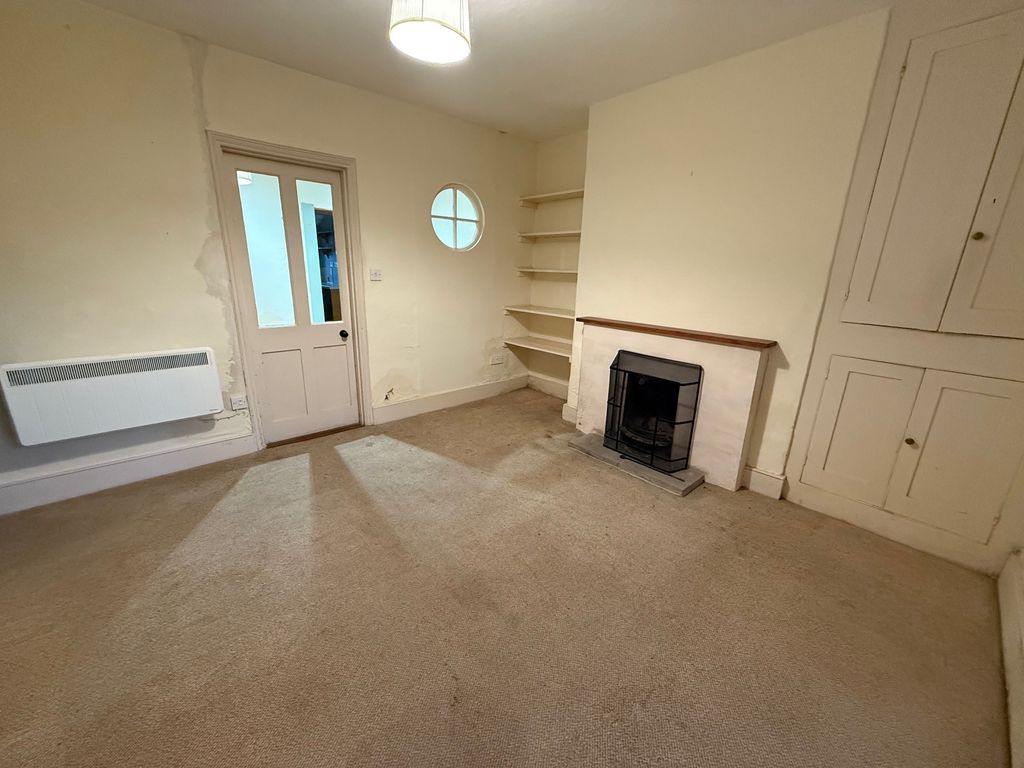 Property photo 2 of 13 Lounge