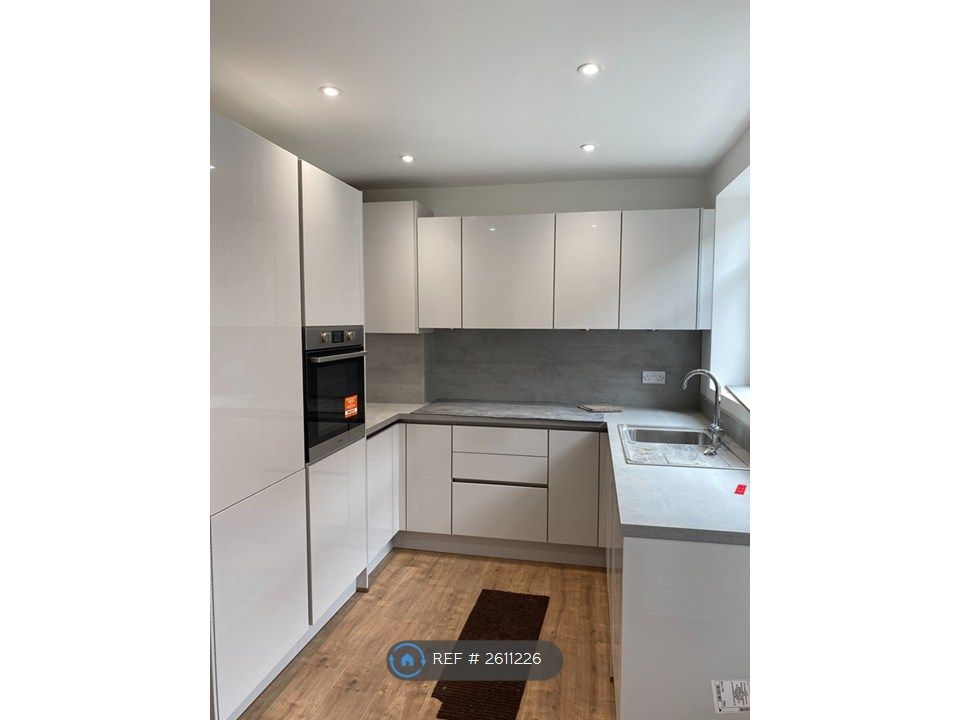 Property photo 2 of 11 Kitchen