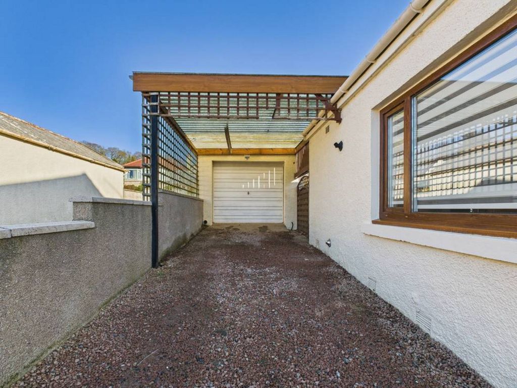 Property photo 2 of 31