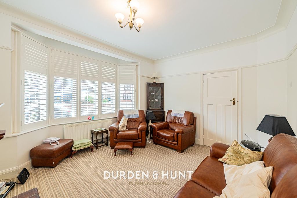 Property photo 3 of 27 Rosslyn-13.Jpg