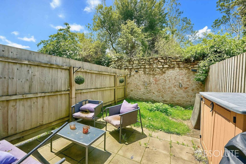 Property photo 2 of 9